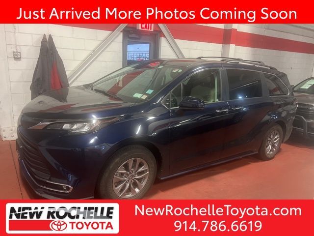 2022 Toyota Sienna XLE