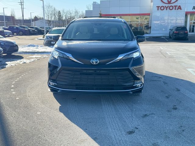 2022 Toyota Sienna XLE