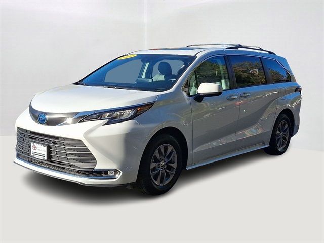 2022 Toyota Sienna XLE