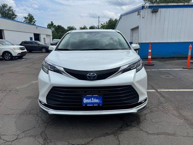 2022 Toyota Sienna XLE