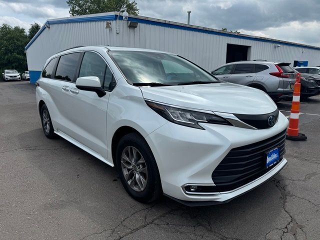 2022 Toyota Sienna XLE