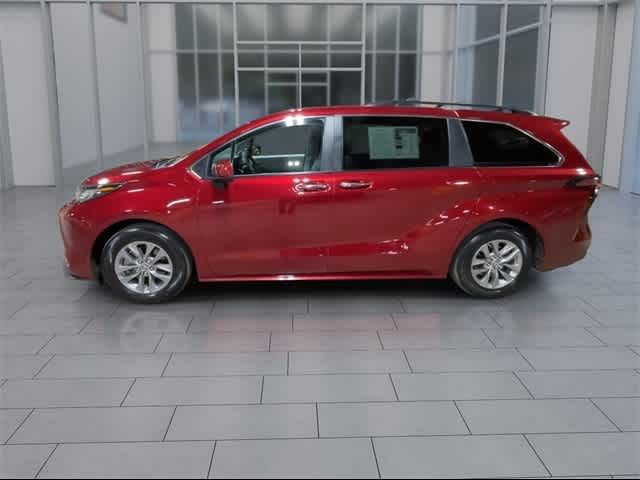 2022 Toyota Sienna XLE