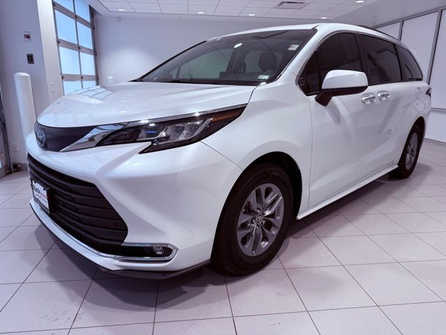 2022 Toyota Sienna XLE