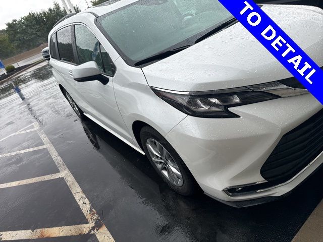 2022 Toyota Sienna XLE