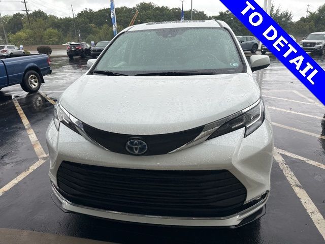 2022 Toyota Sienna XLE