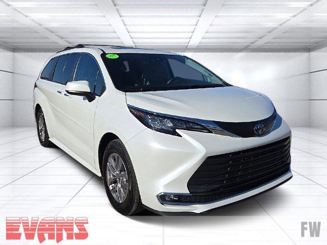 2022 Toyota Sienna XLE