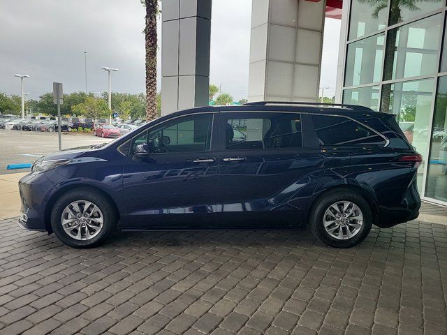 2022 Toyota Sienna XLE