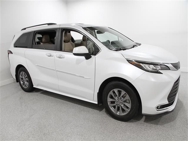 2022 Toyota Sienna XLE