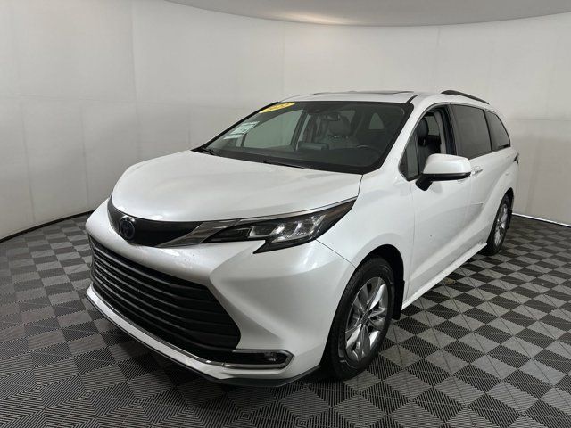 2022 Toyota Sienna XLE