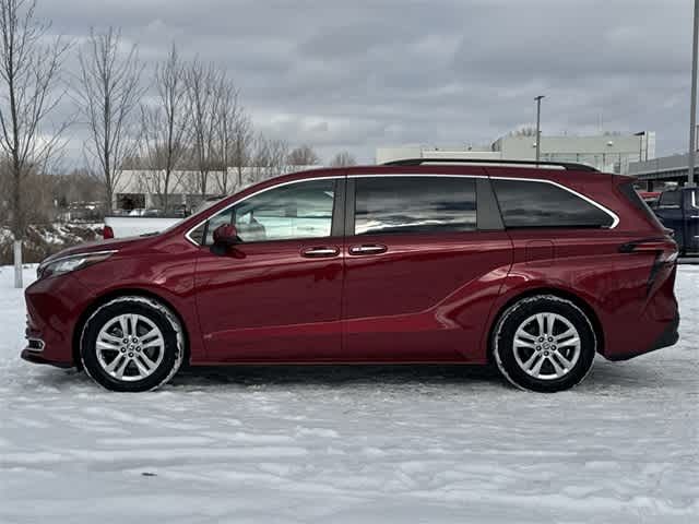 2022 Toyota Sienna XLE