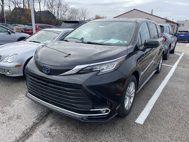 2022 Toyota Sienna XLE