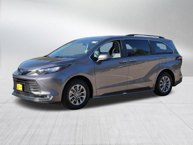 2022 Toyota Sienna XLE