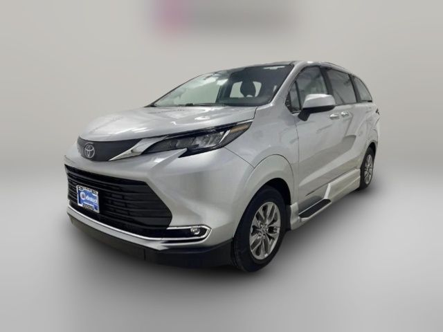 2022 Toyota Sienna XLE