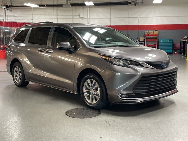 2022 Toyota Sienna XLE