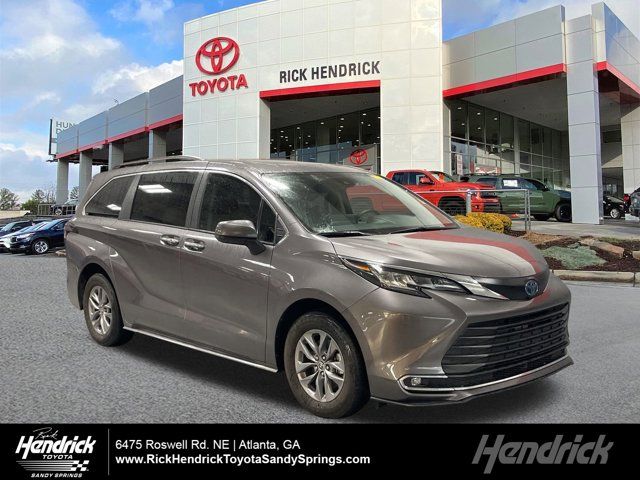 2022 Toyota Sienna XLE