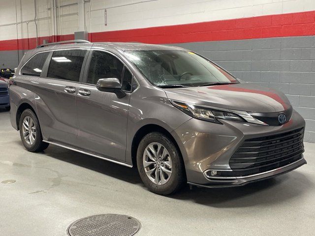 2022 Toyota Sienna XLE