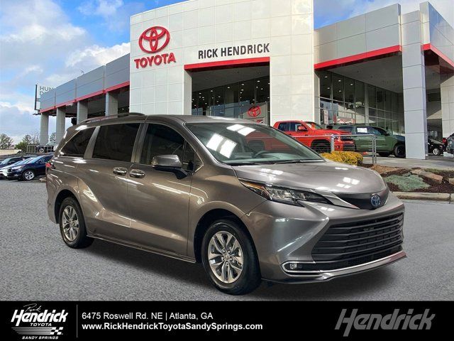 2022 Toyota Sienna XLE