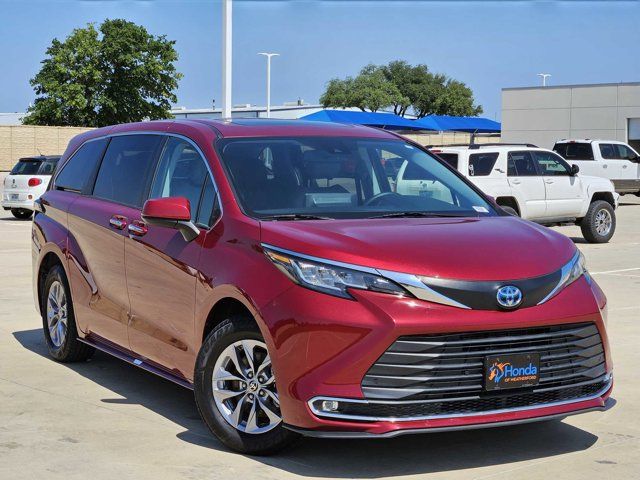 2022 Toyota Sienna XLE