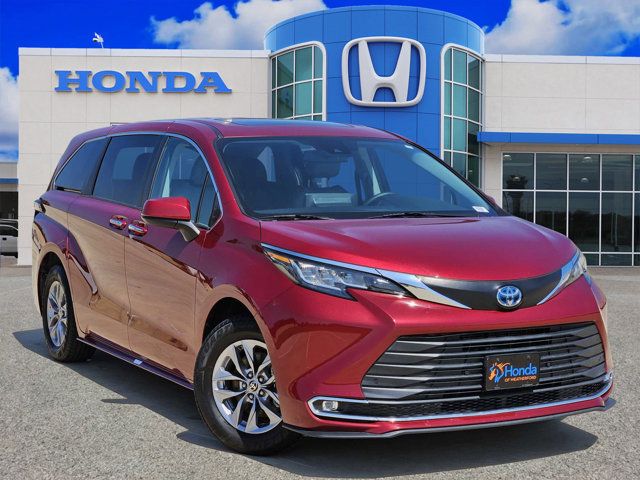 2022 Toyota Sienna XLE