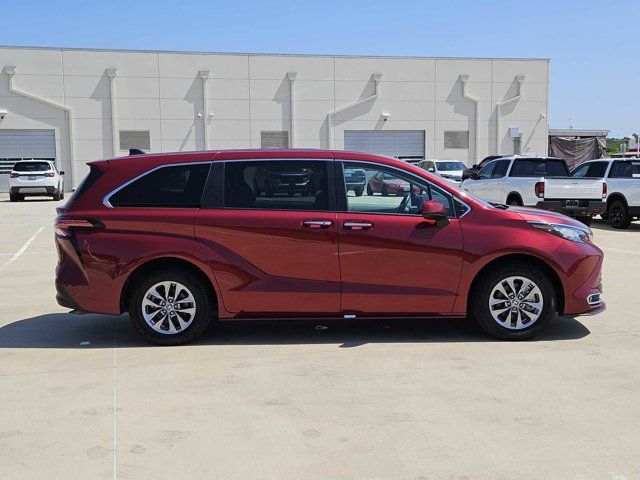 2022 Toyota Sienna XLE