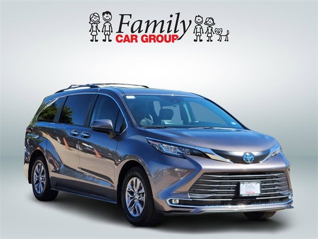 2022 Toyota Sienna XLE