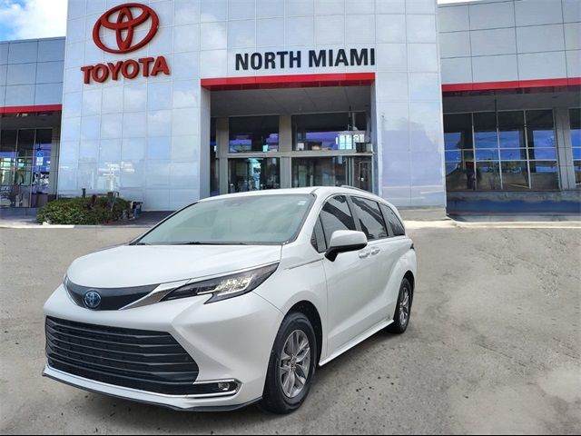 2022 Toyota Sienna XLE