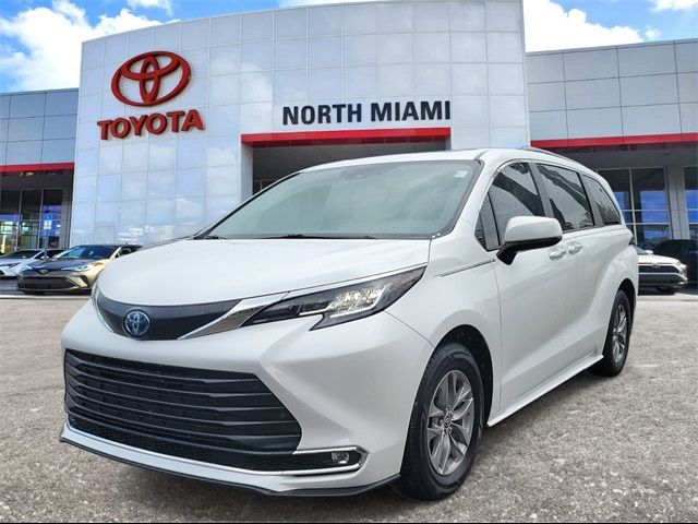 2022 Toyota Sienna XLE