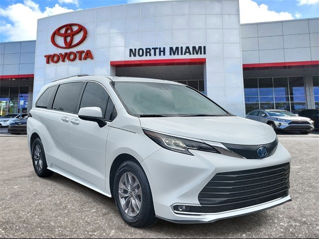 2022 Toyota Sienna XLE