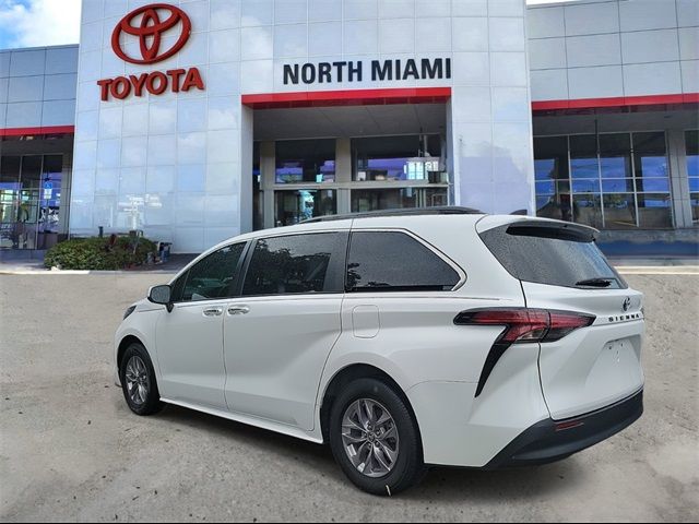 2022 Toyota Sienna XLE