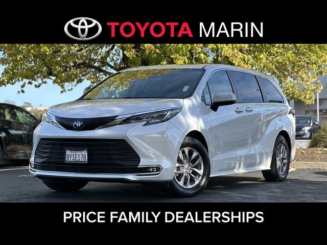 2022 Toyota Sienna XLE