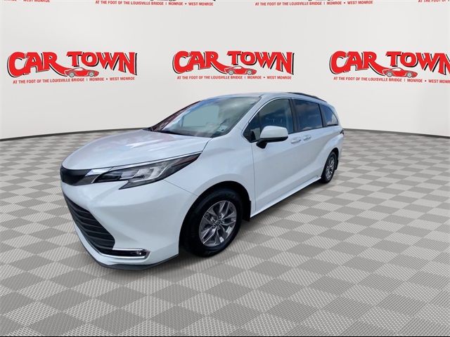 2022 Toyota Sienna XLE