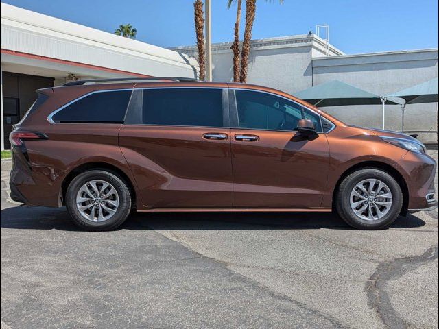 2022 Toyota Sienna XLE