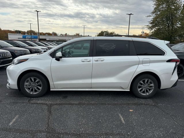 2022 Toyota Sienna XLE