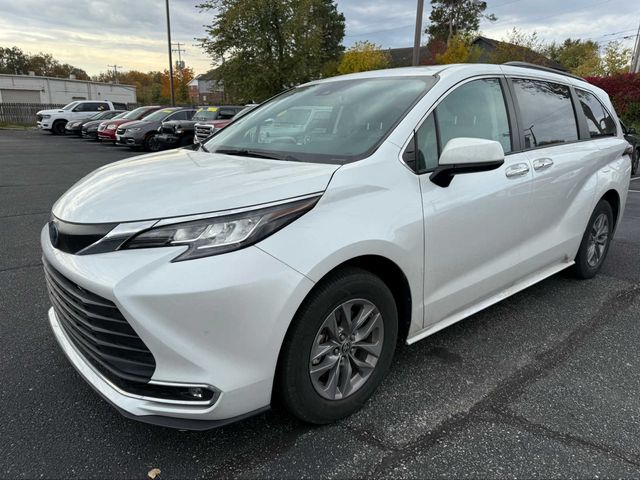 2022 Toyota Sienna XLE