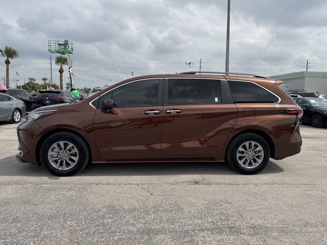 2022 Toyota Sienna XLE