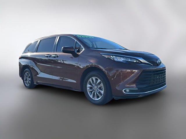 2022 Toyota Sienna XLE