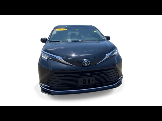 2022 Toyota Sienna XLE