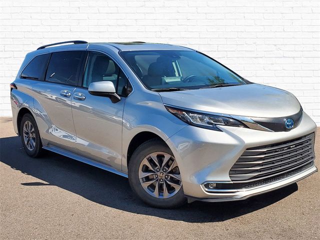 2022 Toyota Sienna XLE