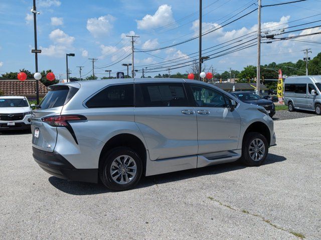 2022 Toyota Sienna XLE