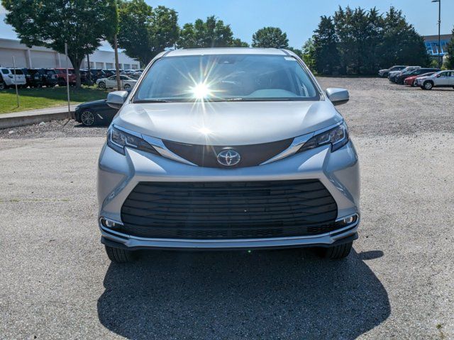 2022 Toyota Sienna XLE