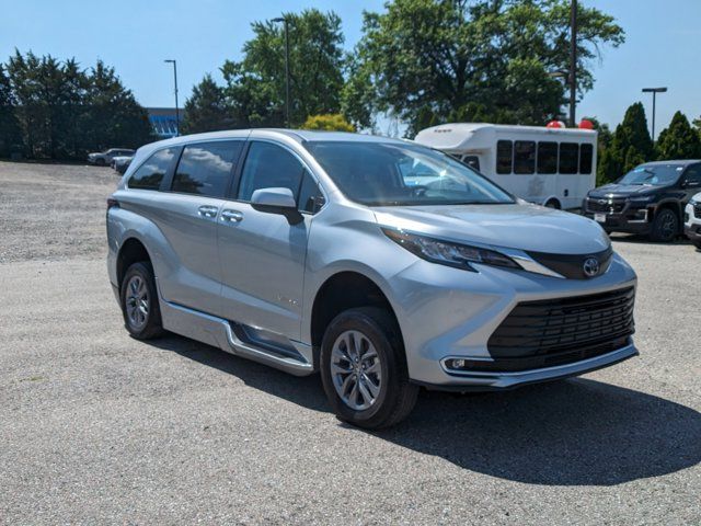 2022 Toyota Sienna XLE