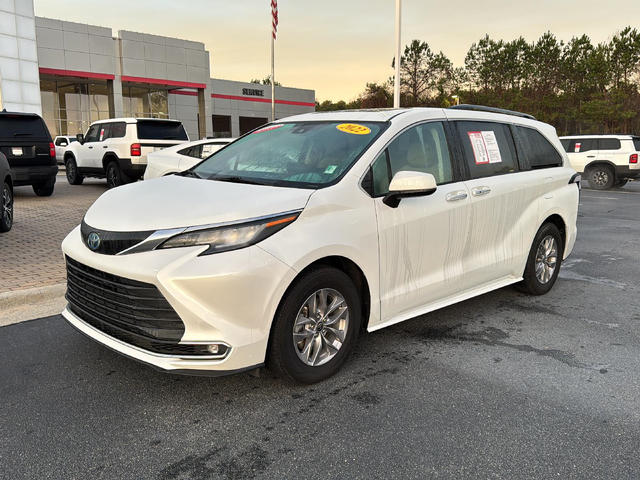 2022 Toyota Sienna XLE