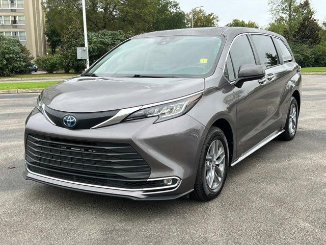 2022 Toyota Sienna XLE