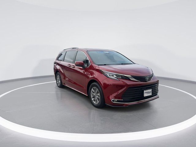 2022 Toyota Sienna XLE