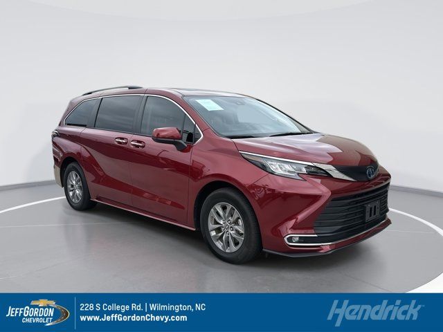 2022 Toyota Sienna XLE