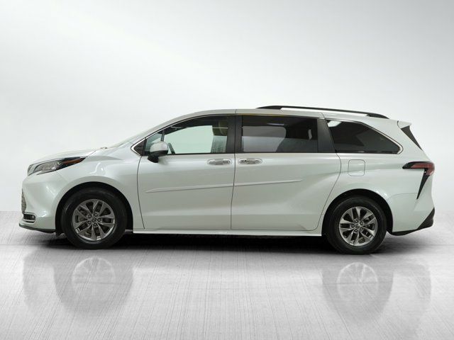 2022 Toyota Sienna XLE