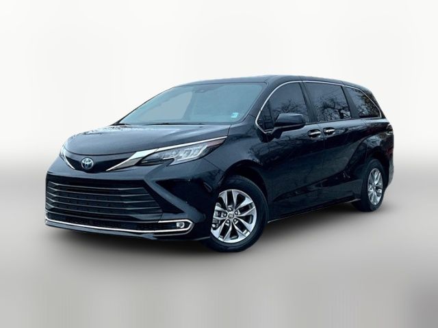 2022 Toyota Sienna XLE