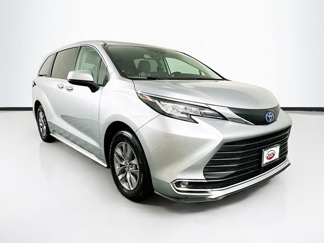 2022 Toyota Sienna XLE