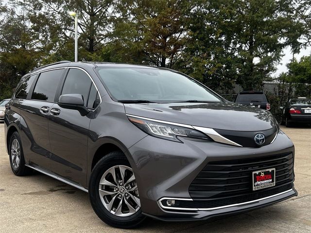 2022 Toyota Sienna XLE