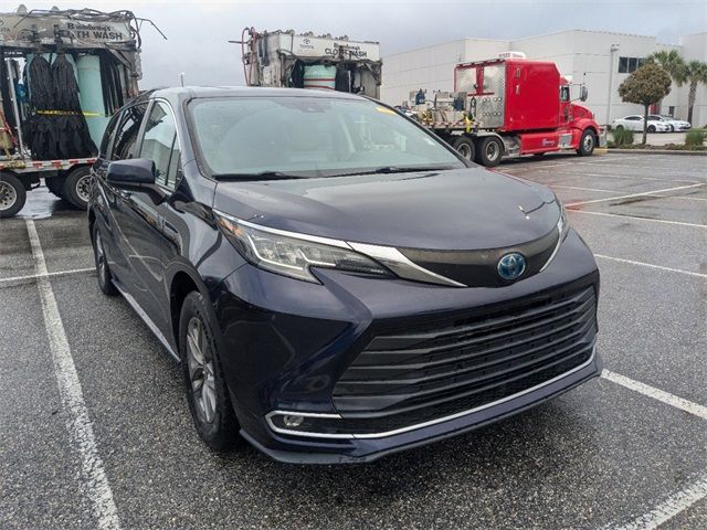 2022 Toyota Sienna XLE